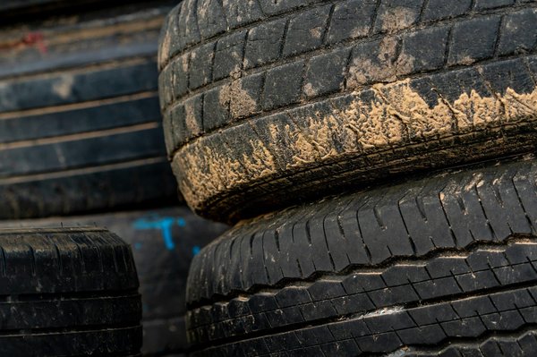 What pressure should the tires be on a British all-terrain vehicle for different off-road conditions?
